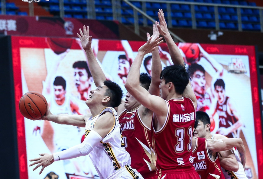 巴塞罗那训练开放日，转会期外线爆发引欢呼，CBA常规赛在即，团队化学反应显著的简单介绍