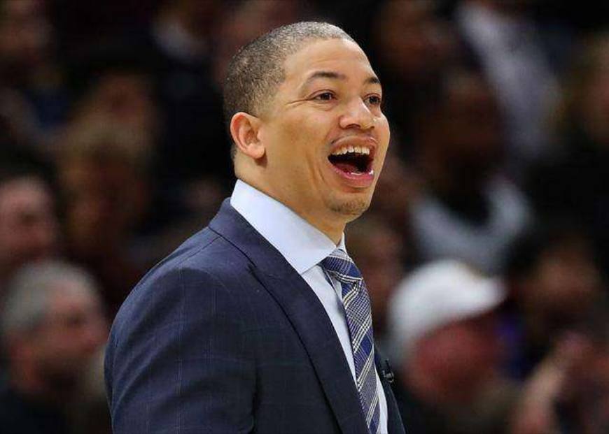 包含欧超杯今晚再迎强敌，克里夫兰骑士刷新队史纪录，主帅态度：球迷炸锅，心理建设被强调的词条